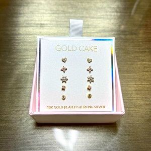 BRAND NEW 5 pairs of Gold Cake gold toned stud earrings ✨✨✨ Box included ❤️